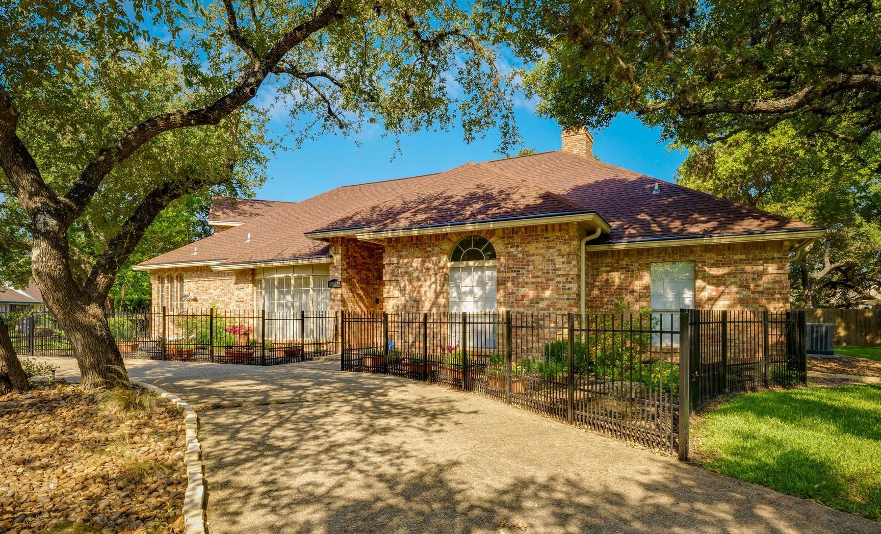 beautiful home for sale in Boerne tx on cul-de-sac - Boerne, tx real estate